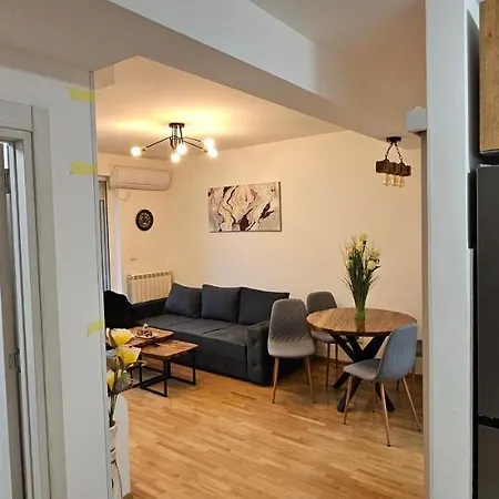 Kraljevacki Lux Parking Garaza Appartement Kraljevo